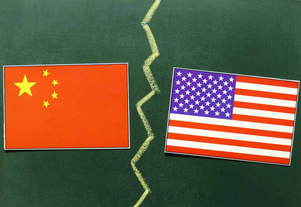 The China flag and the US flag with a zigzag line between the two