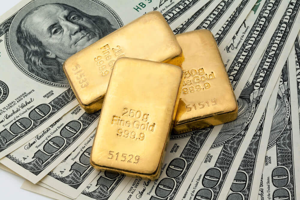 Gold Prices Decline on Steady Three-Week High Dollar