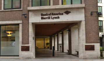 Нефтедобывающие страны – вход в банк Merill Lynch (вид с улицы) -Finance Brokerage