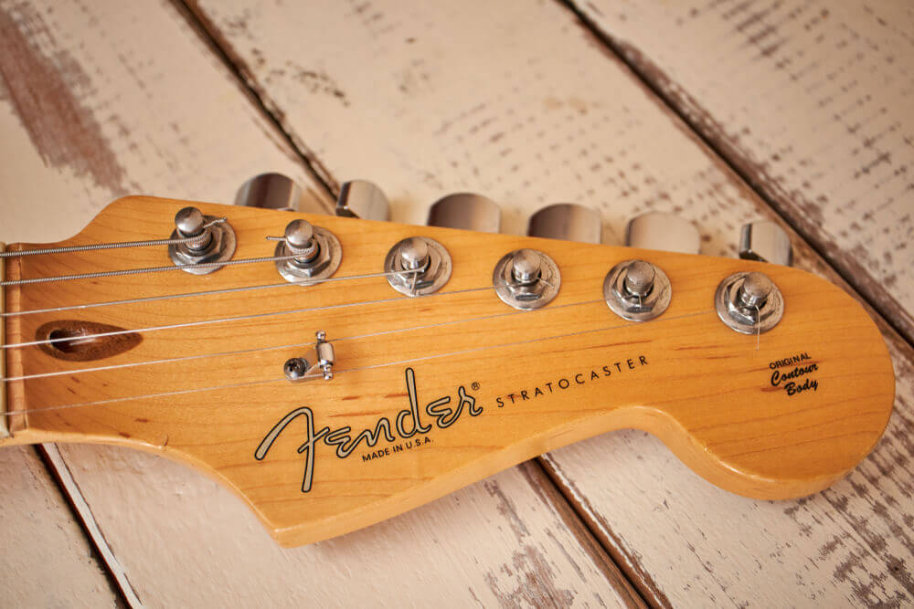 Guitar Designer: Fender Stratocaster guitar shovel with its logo