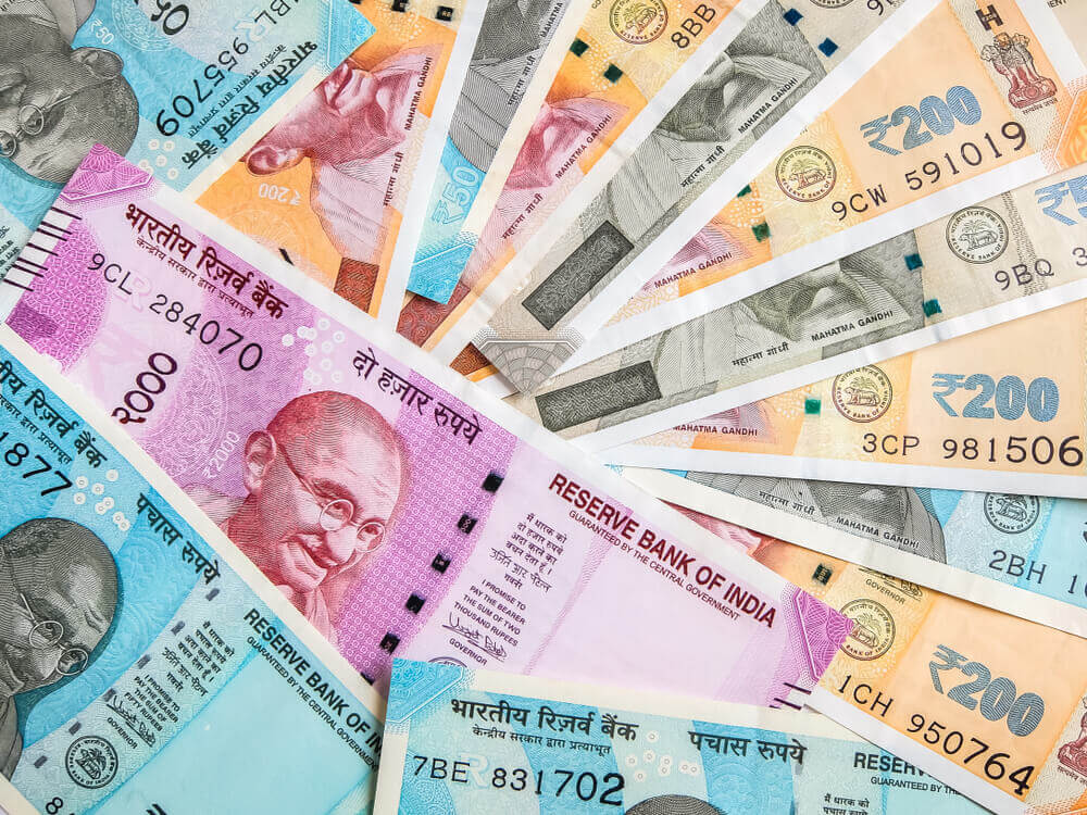 Rupia india: Primer plano 50, 200, 500 y 2000 rupias indias