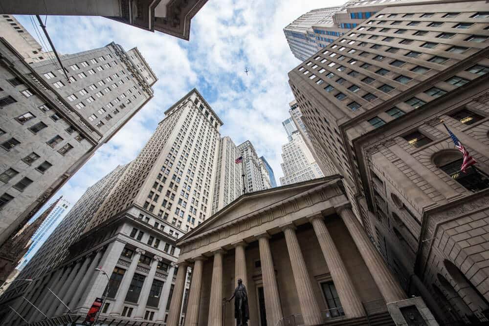 Prédios altos em Wall Street