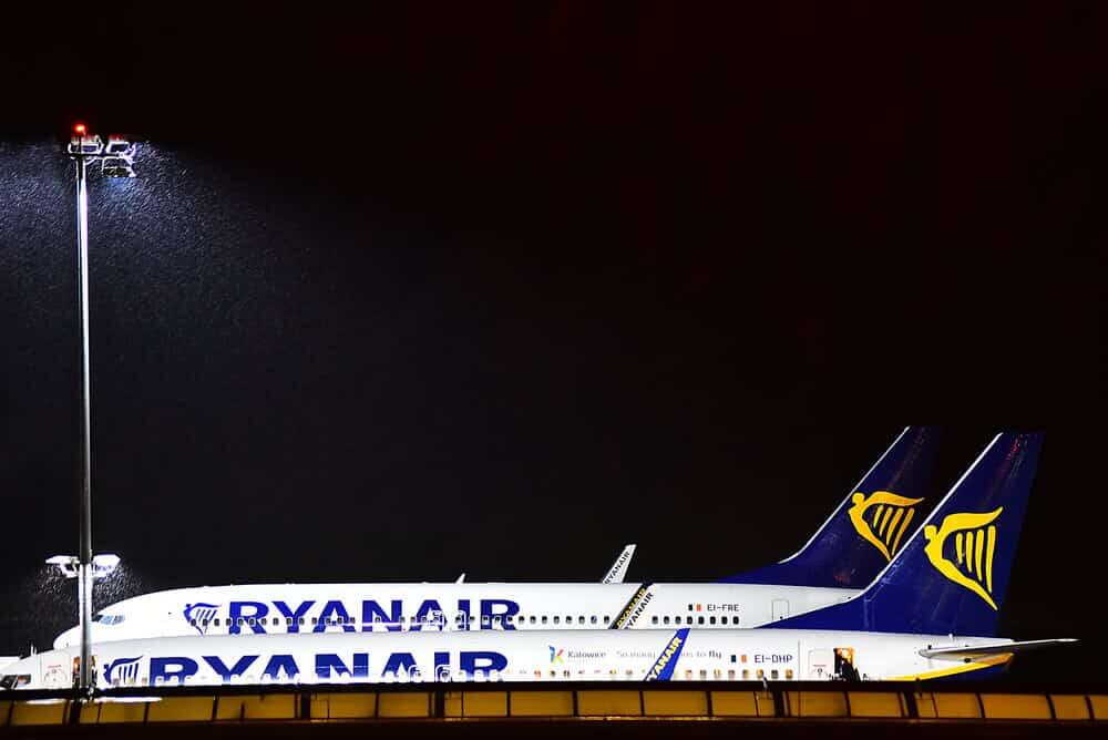 RYANAIR Boeing 737 in the airtport at night.