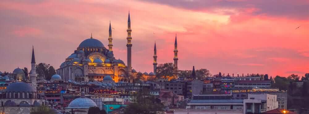 Sunset in Istanbul, Turkey with Suleymaniye Mosque