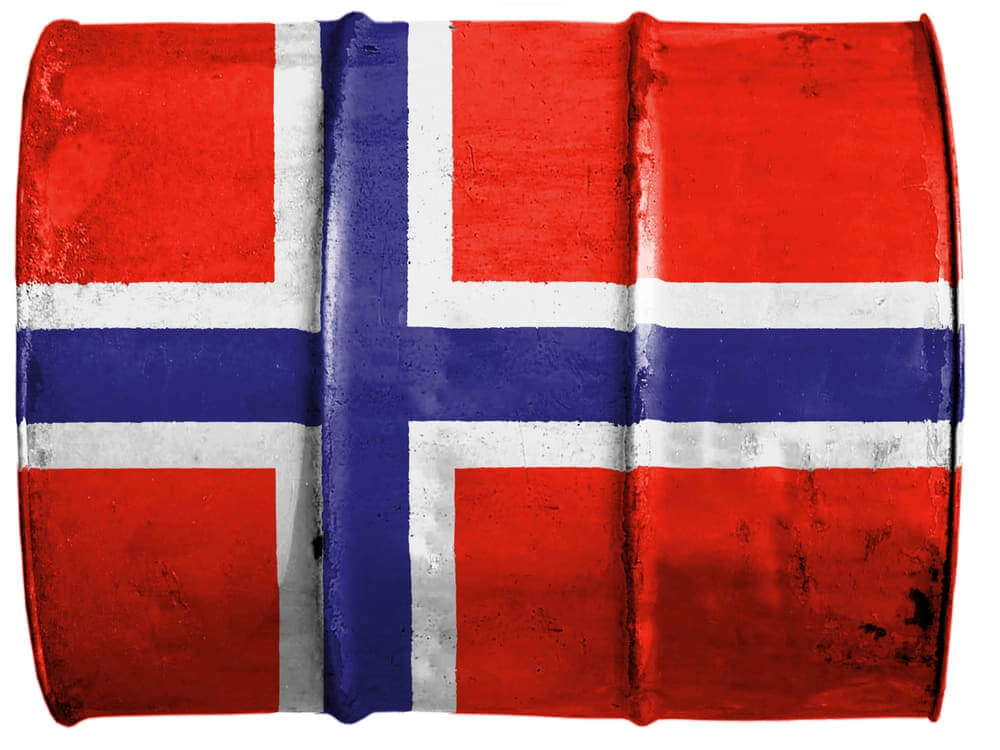 Norway's economy falls into deficit