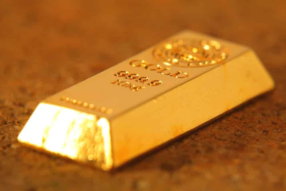 Gold Falls on Stronger Dollar