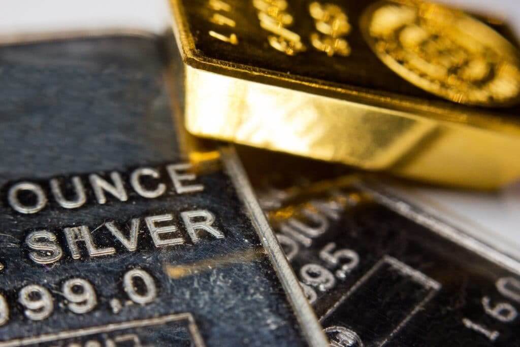 preço do ouro e da prata caíram nos mercados indianos