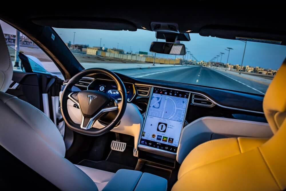 Musk nega uso de piloto automático em acidente com Tesla