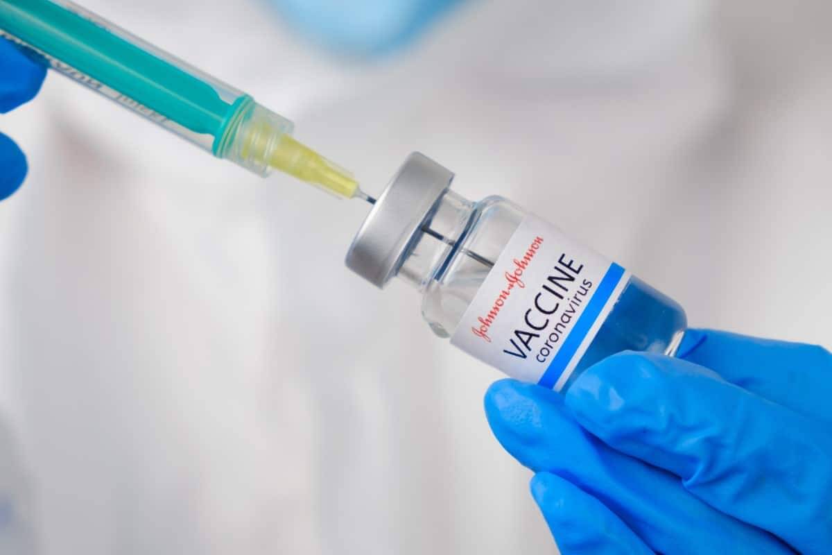 EUA suspendeu lançamento de vacinas Johnson & Johnson