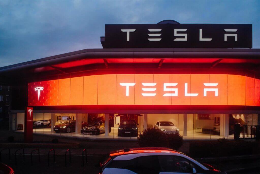 Ações da Tesla declinaram após anúncio de Elon Musk