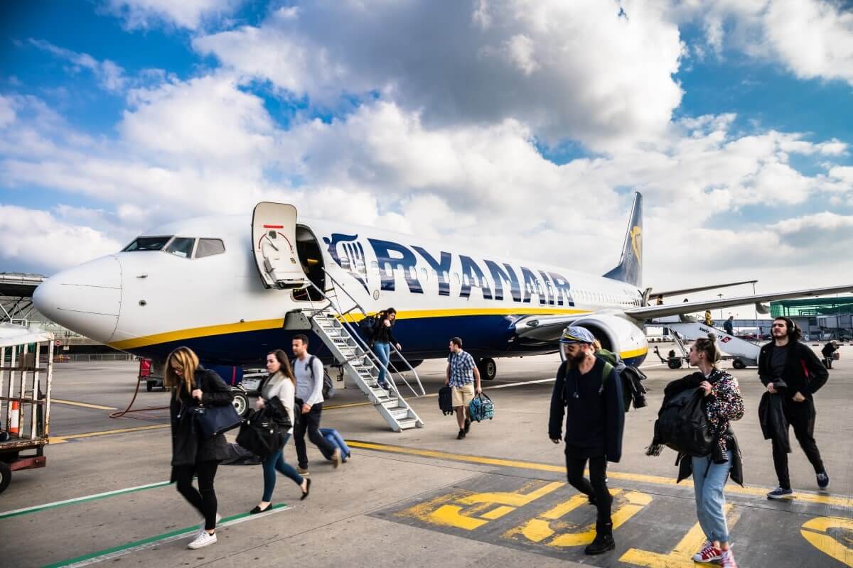 Voo da Ryanair é desviado para prender jornalista