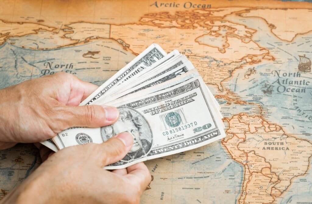 Dólar encontra apoio na espera de dados de inflação dos EUA