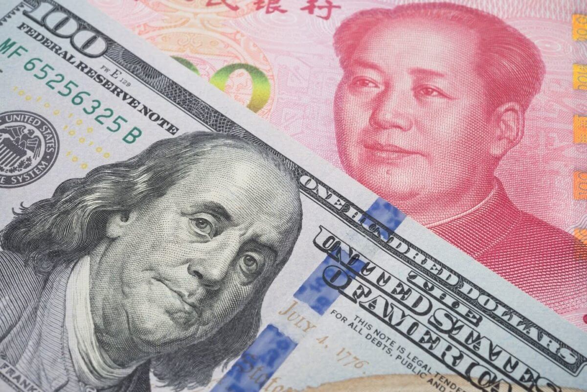 Dólar caiu para baixa de três anos em relação ao yuan chinês