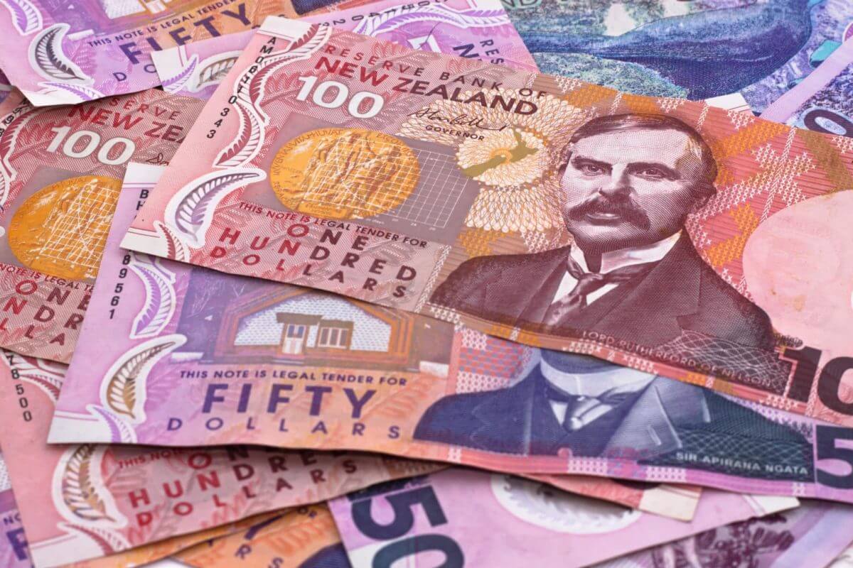 USD fell, NZD rose with chance of earlier interest rate hike