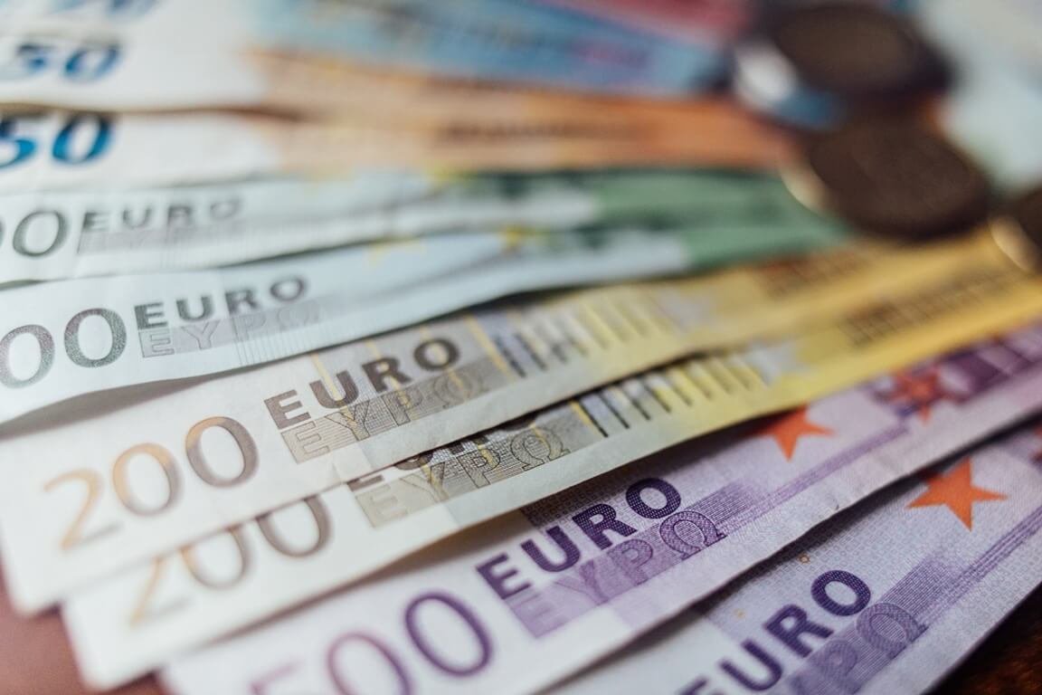 The dollar remained low on Friday. What about the Euro?