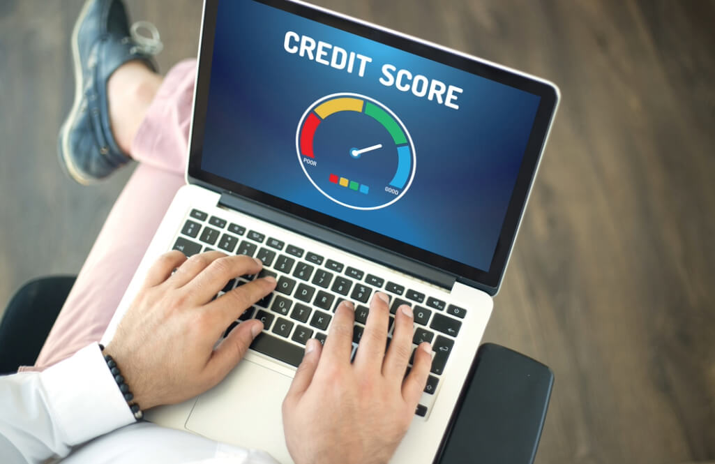 ¿Influye el crédito de duración indefinida en su puntuación de crédito?